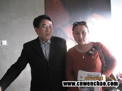 杨飞云与艺术天成杂志社通联部主任宁文艳合影 杨飞云与艺术天成杂志社通联部主任宁文艳合影