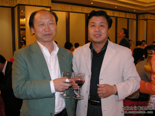 著名画家冯大中与艺术天成总编杨焦点合影