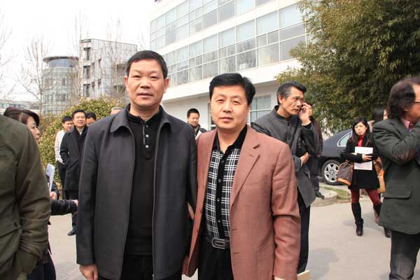 《艺术天成》总编杨焦点与书法家王学岭合影