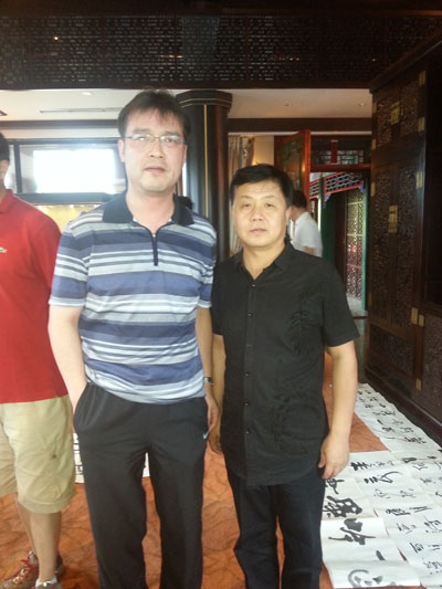 首都机场客运中心总经理马荫与杨焦点合影